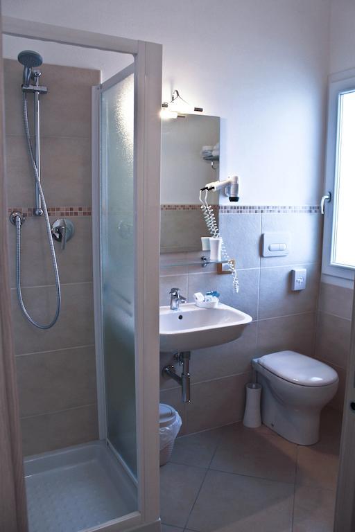 Anastasi Hotel E Residence Cervia Bilik gambar