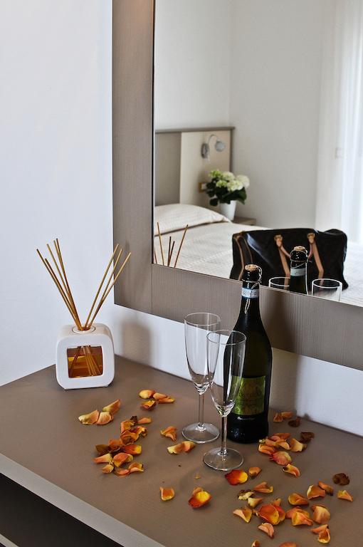 Anastasi Hotel E Residence Cervia Bilik gambar